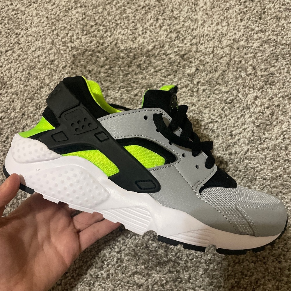 BRAND NEW NEON NIKE HUARACHES